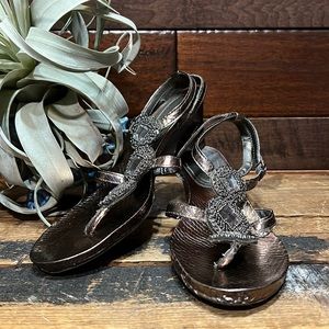 Kenneth Cole Reactions Round Open Toe Man Made Embellished Slip On Wedge Sandal